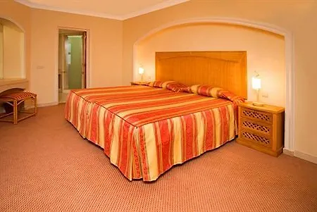 Four Seasons Fairways كينتا دو لاغو