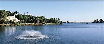 ホテル Four Seasons Fairways 4*