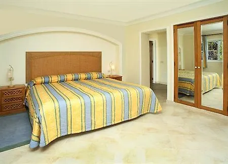 Otel Four Seasons Fairways 4*